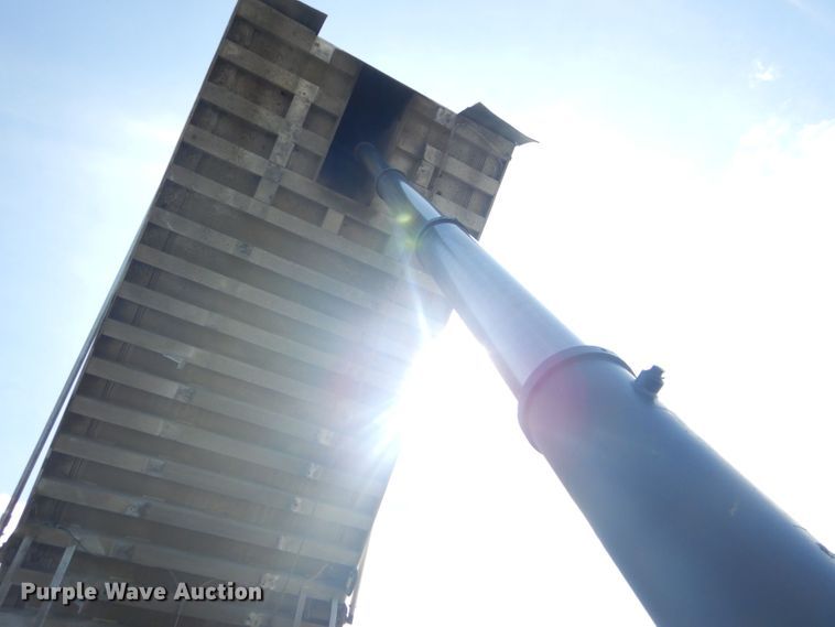 image for item FC9982 2006 Kruz Ravens end dump trailer