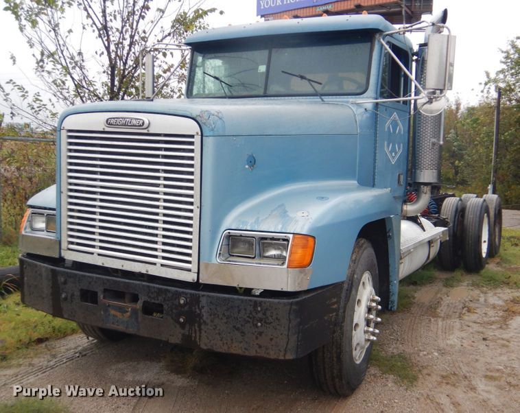 image for item FF9049 1998 Freightliner FLD120 semi truck