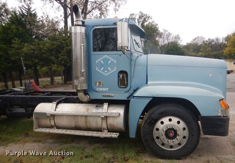 image for item FF9049 1998 Freightliner FLD120 semi truck