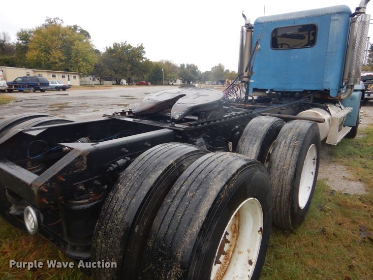 image for item FF9049 1998 Freightliner FLD120 semi truck