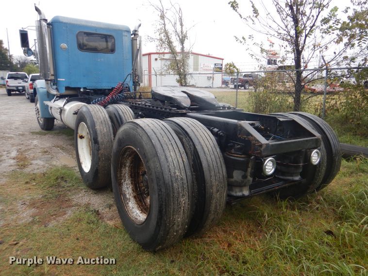 image for item FF9049 1998 Freightliner FLD120 semi truck