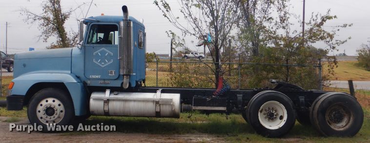 image for item FF9049 1998 Freightliner FLD120 semi truck