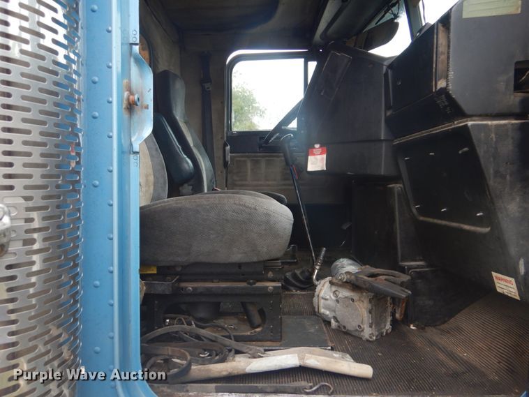 image for item FF9049 1998 Freightliner FLD120 semi truck