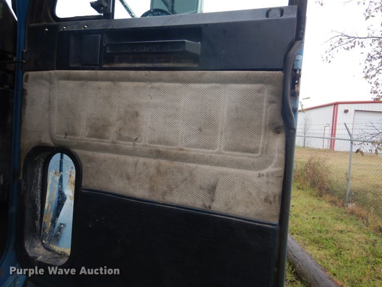 image for item FF9049 1998 Freightliner FLD120 semi truck