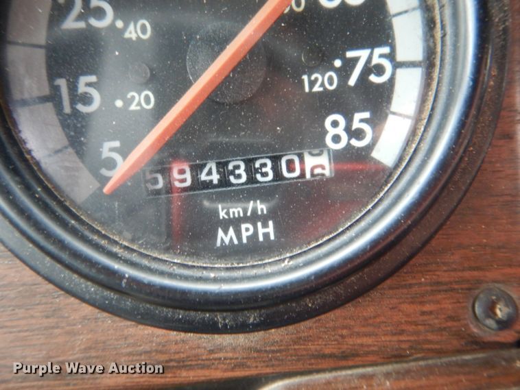 image for item FF9049 1998 Freightliner FLD120 semi truck