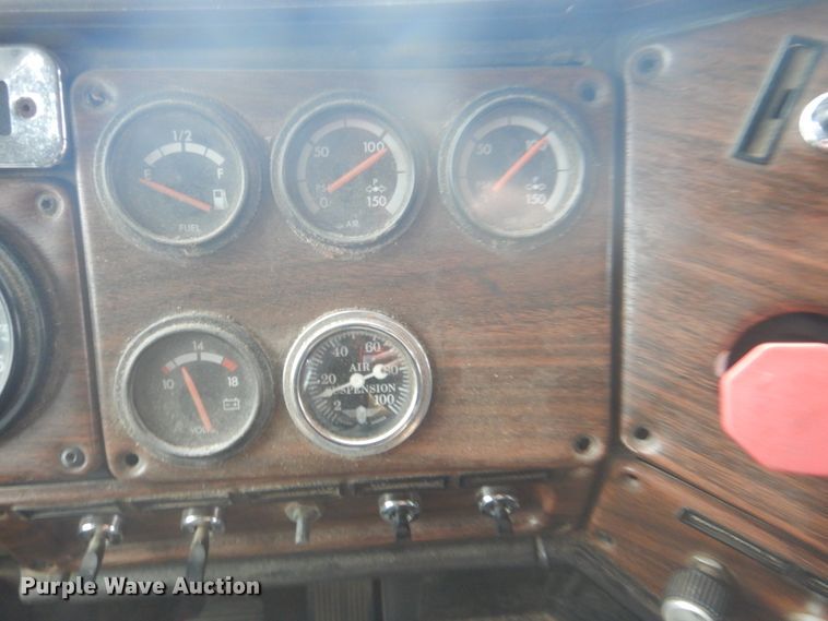 image for item FF9049 1998 Freightliner FLD120 semi truck