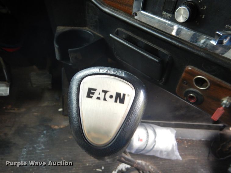 image for item FF9049 1998 Freightliner FLD120 semi truck