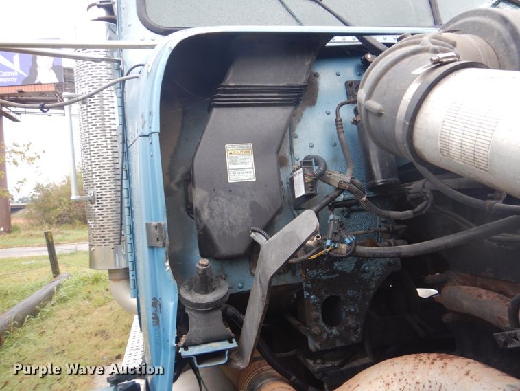 image for item FF9049 1998 Freightliner FLD120 semi truck