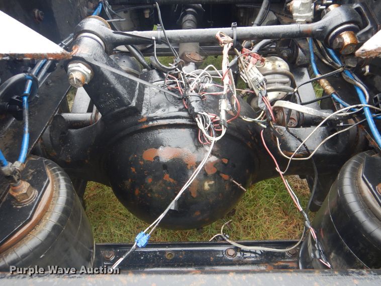 image for item FF9049 1998 Freightliner FLD120 semi truck