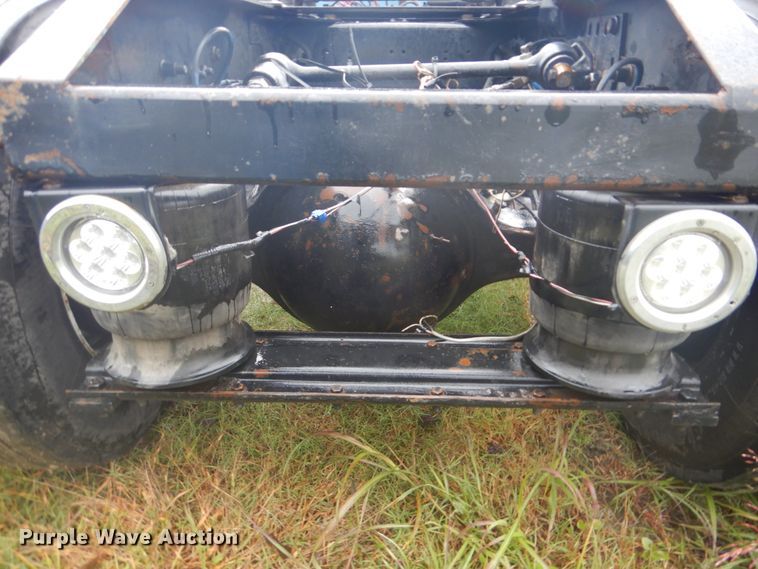 image for item FF9049 1998 Freightliner FLD120 semi truck