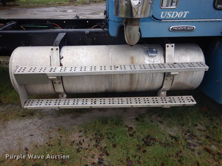 image for item FF9049 1998 Freightliner FLD120 semi truck