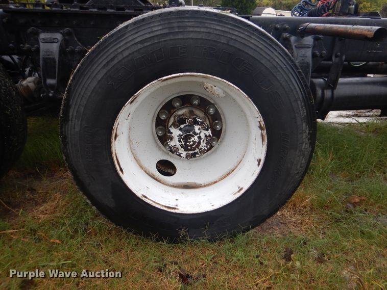 image for item FF9049 1998 Freightliner FLD120 semi truck