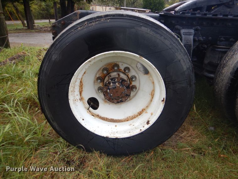 image for item FF9049 1998 Freightliner FLD120 semi truck