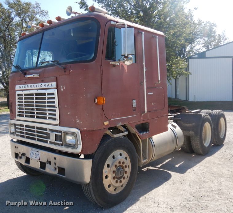 image for item GI9383 1984 International C09670 semi truck