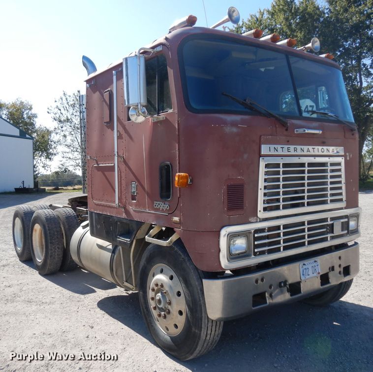 image for item GI9383 1984 International C09670 semi truck
