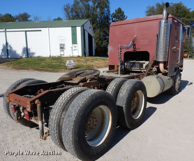 image for item GI9383 1984 International C09670 semi truck