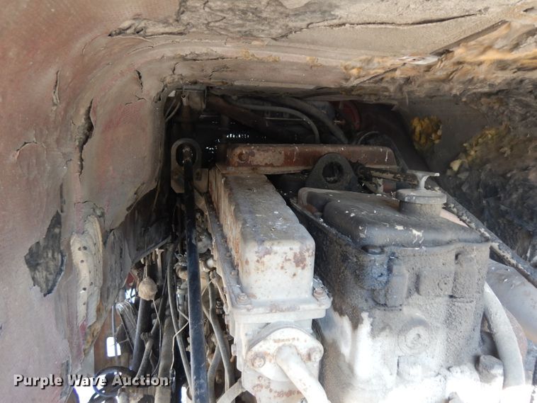 image for item GI9383 1984 International C09670 semi truck