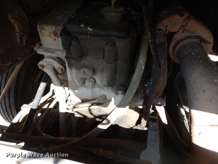 image for item GI9383 1984 International C09670 semi truck