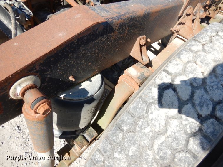 image for item GI9383 1984 International C09670 semi truck