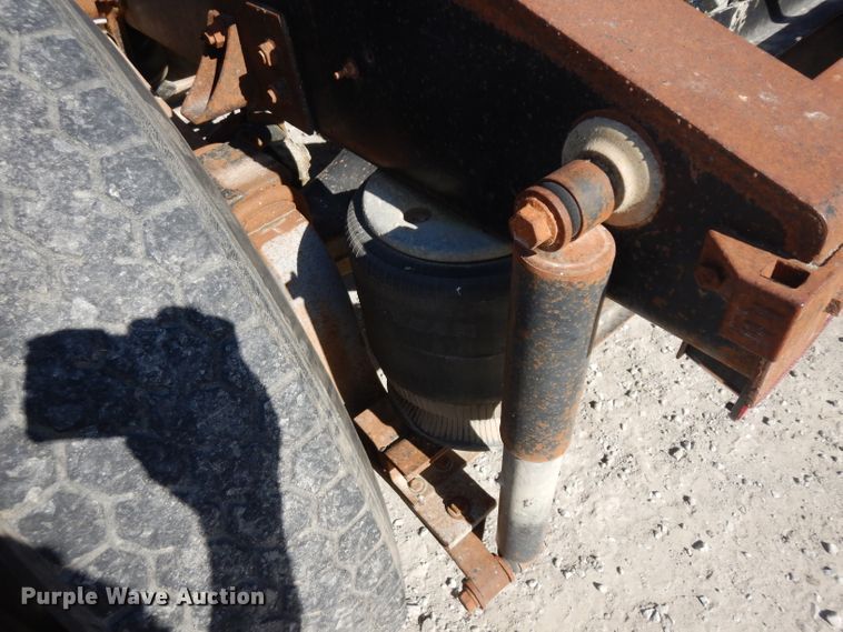 image for item GI9383 1984 International C09670 semi truck