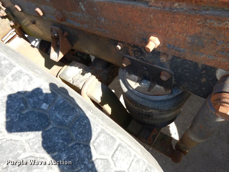 image for item GI9383 1984 International C09670 semi truck