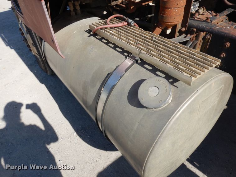 image for item GI9383 1984 International C09670 semi truck