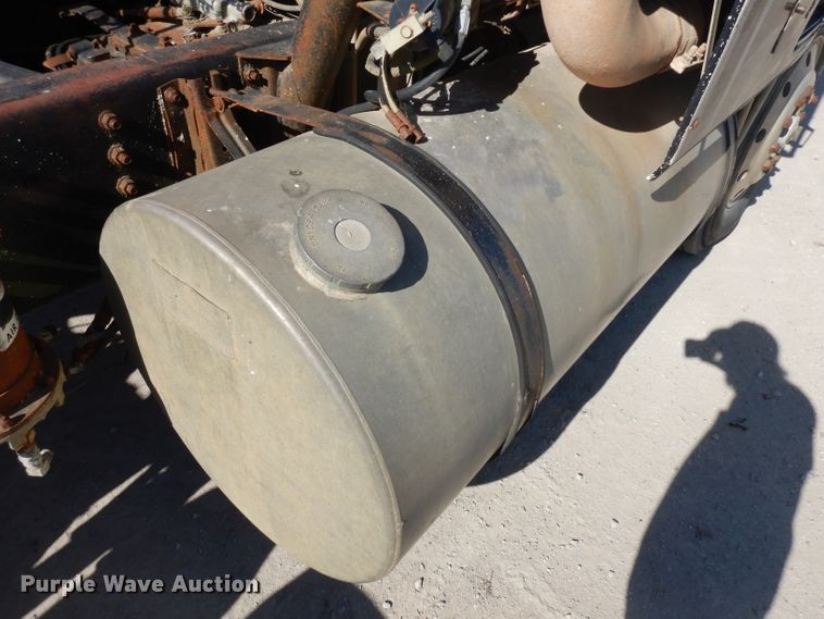 image for item GI9383 1984 International C09670 semi truck