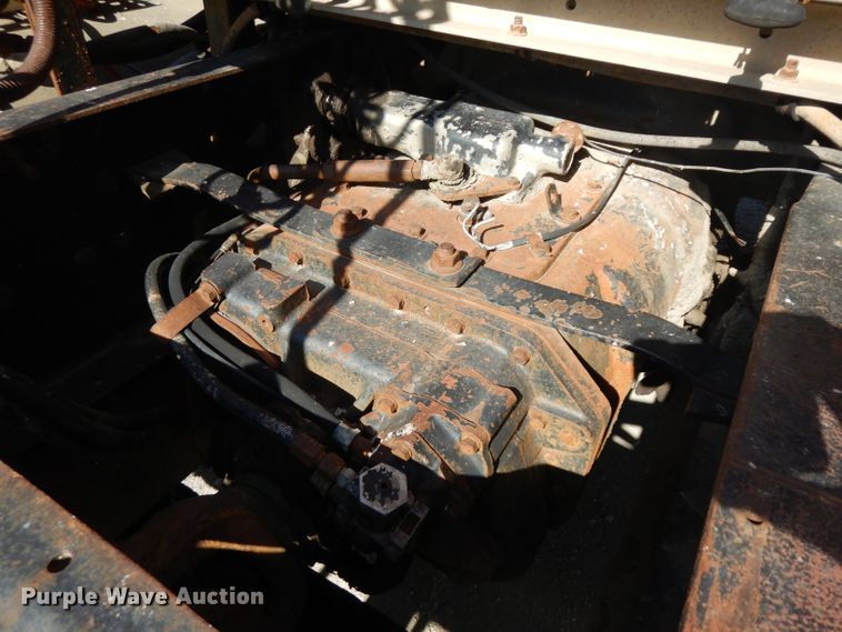 image for item GI9383 1984 International C09670 semi truck