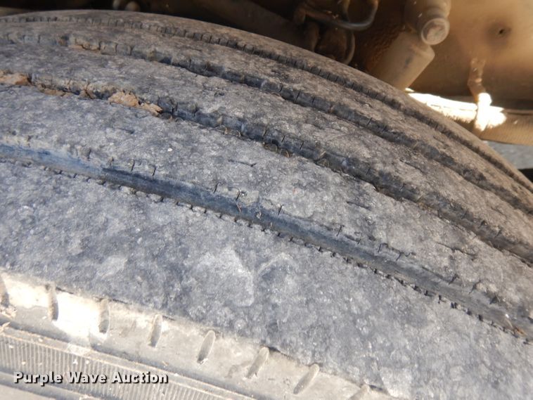 image for item GI9383 1984 International C09670 semi truck