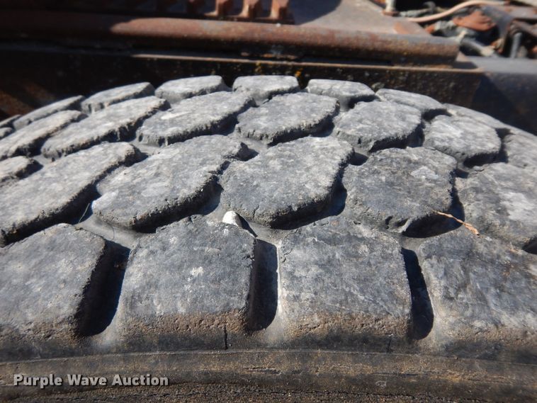 image for item GI9383 1984 International C09670 semi truck