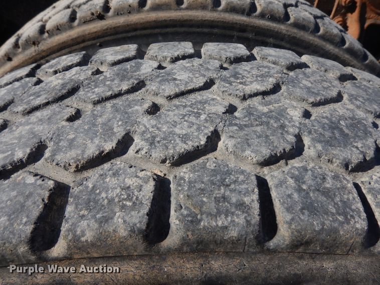 image for item GI9383 1984 International C09670 semi truck