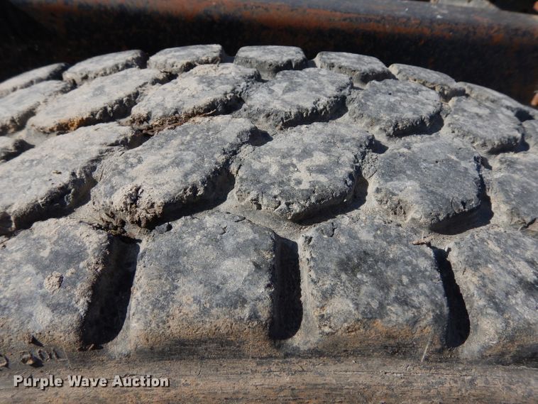 image for item GI9383 1984 International C09670 semi truck