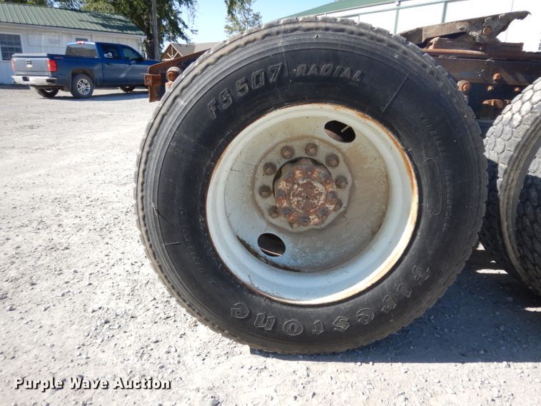 image for item GI9383 1984 International C09670 semi truck