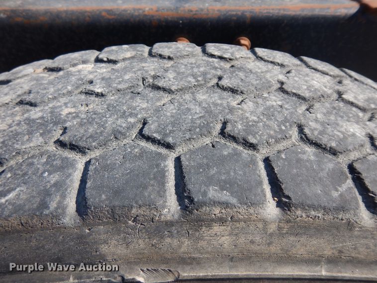 image for item GI9383 1984 International C09670 semi truck