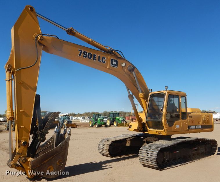 image for item DD4524 1993 John Deere 790E LC excavator
