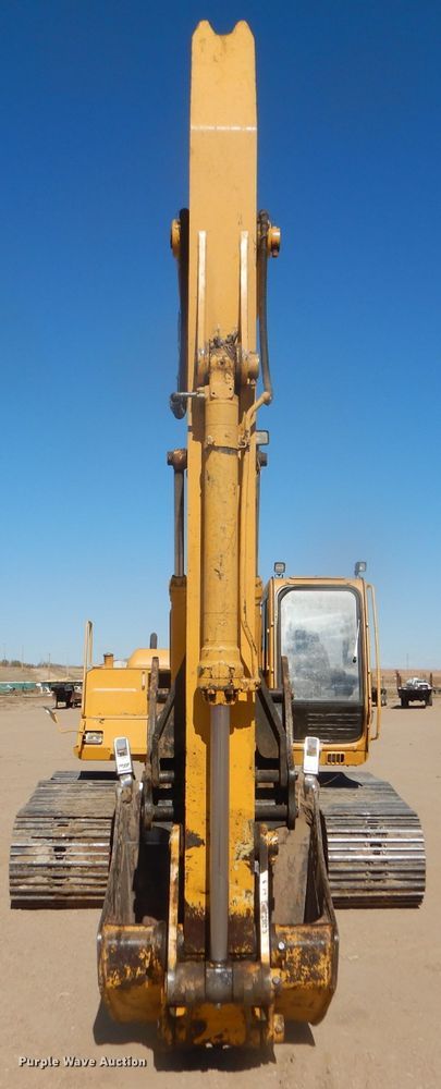 image for item DD4524 1993 John Deere 790E LC excavator