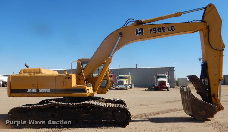 image for item DD4524 1993 John Deere 790E LC excavator