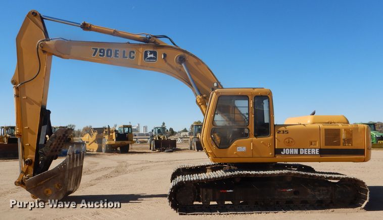image for item DD4524 1993 John Deere 790E LC excavator
