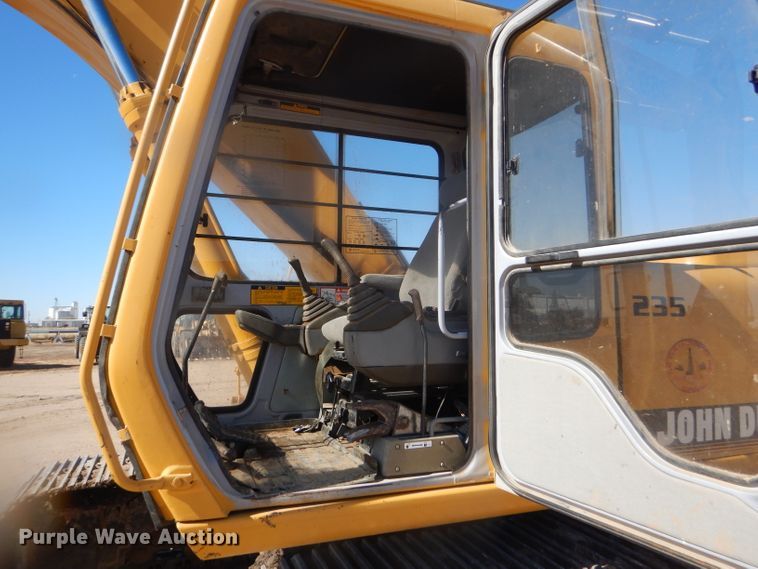 image for item DD4524 1993 John Deere 790E LC excavator