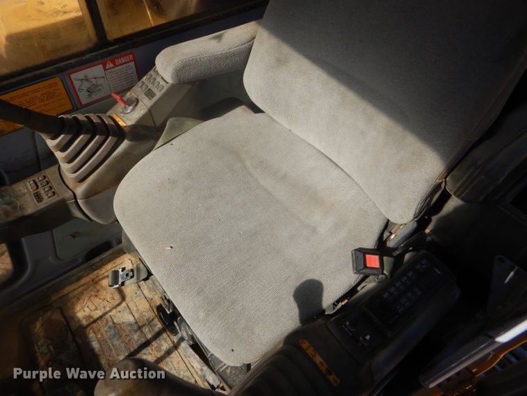 image for item DD4524 1993 John Deere 790E LC excavator