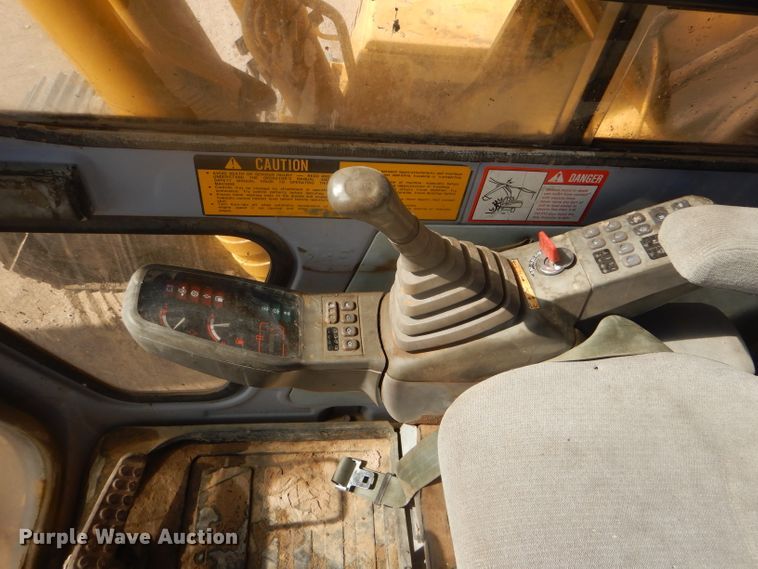 image for item DD4524 1993 John Deere 790E LC excavator