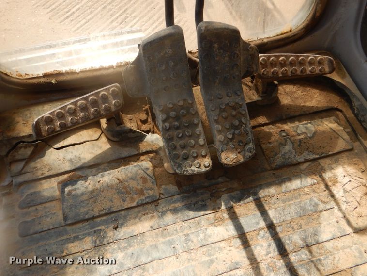 image for item DD4524 1993 John Deere 790E LC excavator