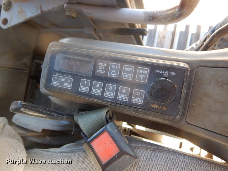 image for item DD4524 1993 John Deere 790E LC excavator