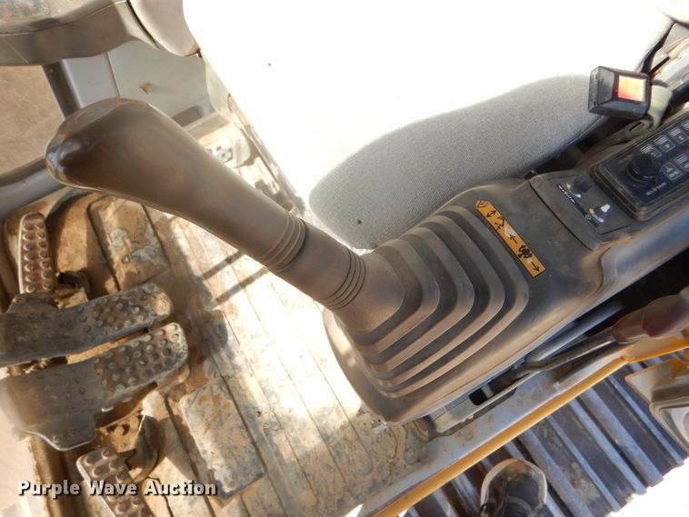 image for item DD4524 1993 John Deere 790E LC excavator