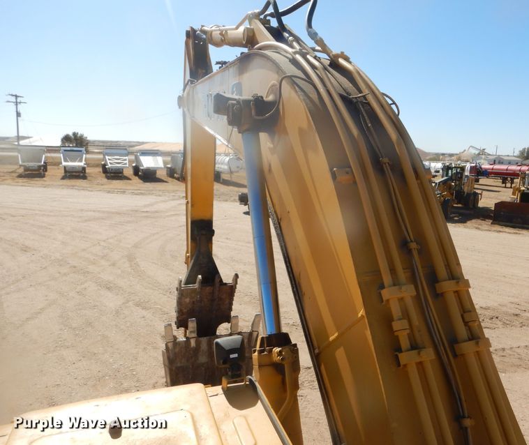 image for item DD4524 1993 John Deere 790E LC excavator