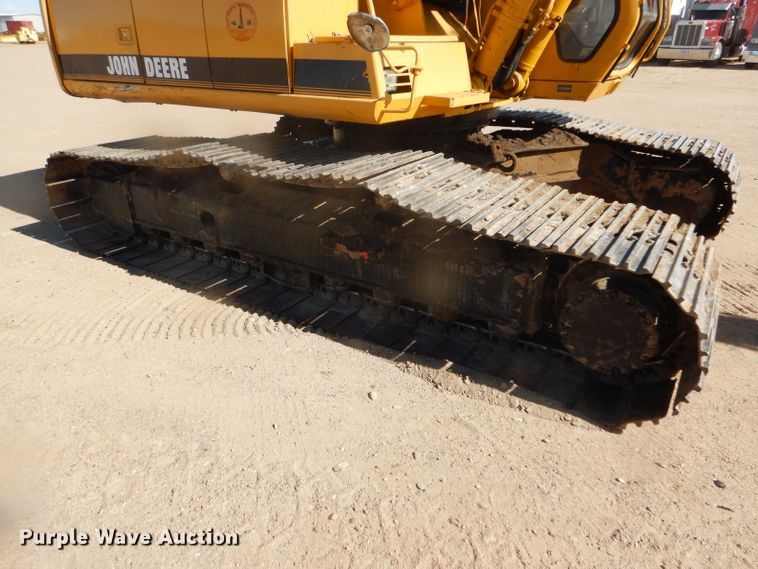 image for item DD4524 1993 John Deere 790E LC excavator