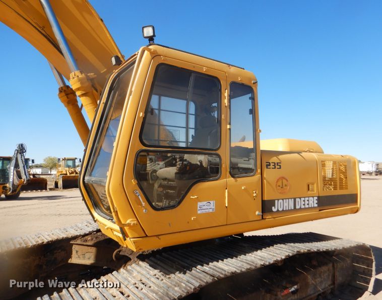 image for item DD4524 1993 John Deere 790E LC excavator