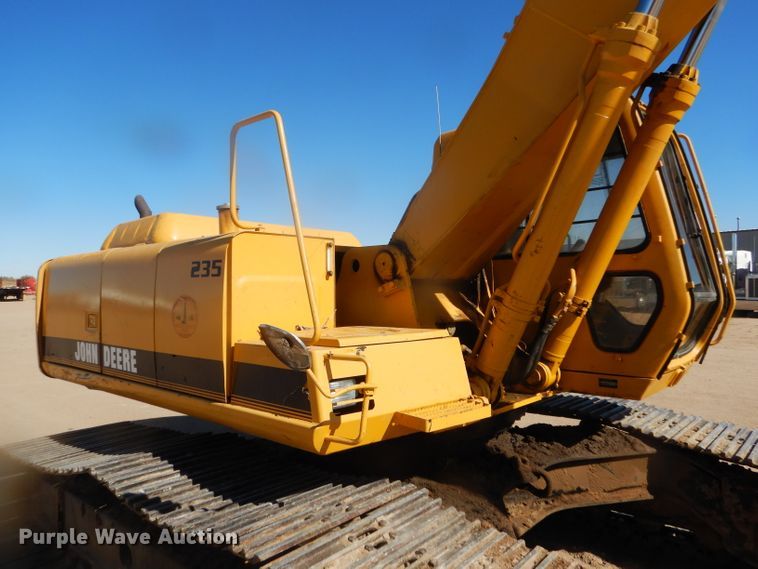 image for item DD4524 1993 John Deere 790E LC excavator