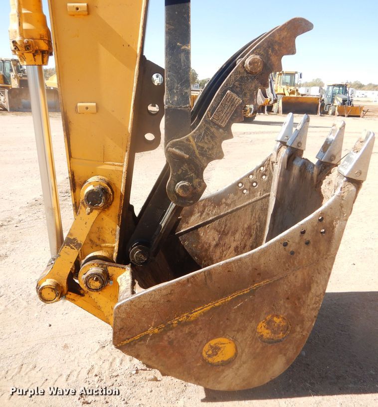 image for item DD4524 1993 John Deere 790E LC excavator