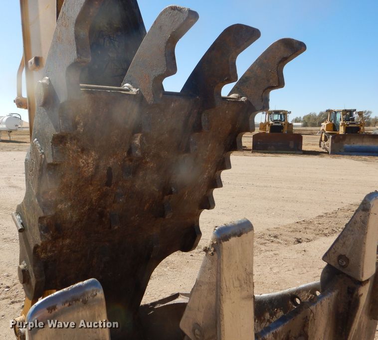 image for item DD4524 1993 John Deere 790E LC excavator